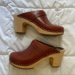Hasbeens  clogs size 40.